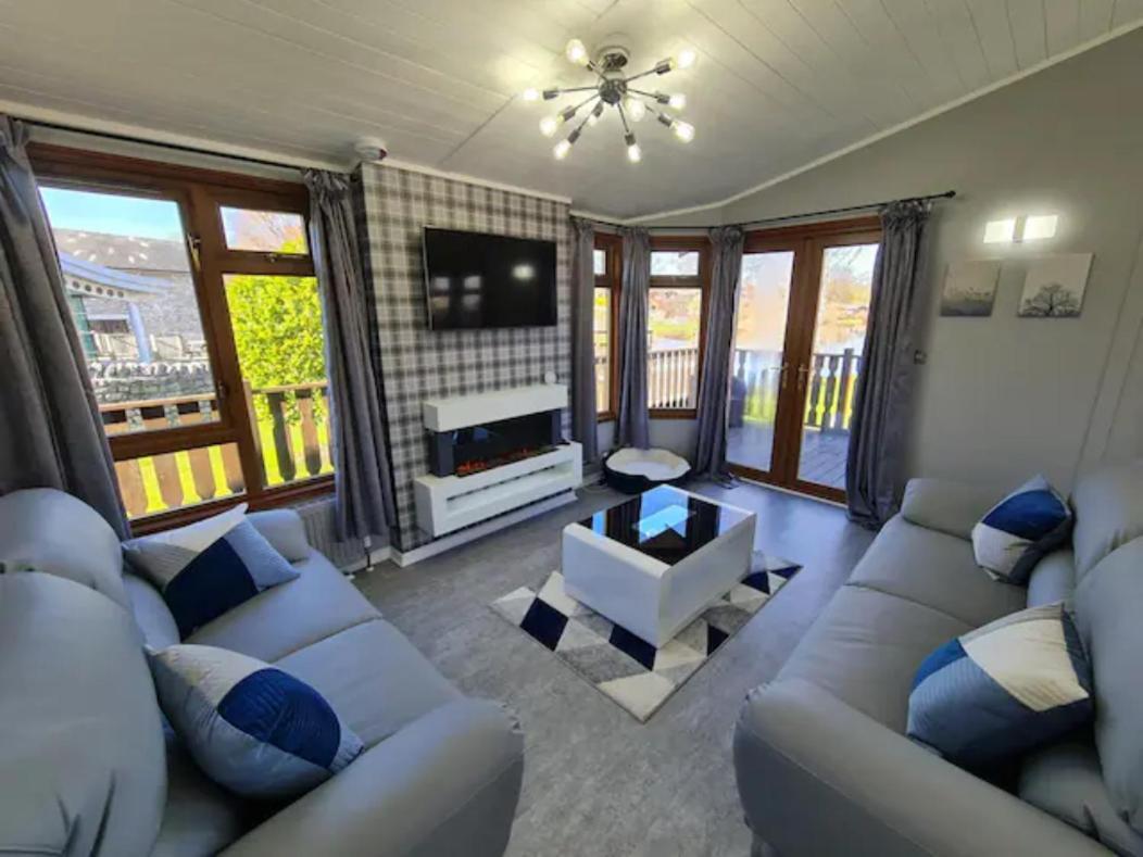 4 Bed Luxury Lodge With Hot Tub Near Lake District Warton ภายนอก รูปภาพ