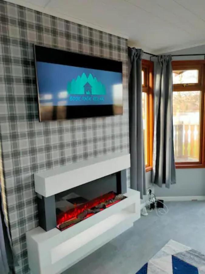 4 Bed Luxury Lodge With Hot Tub Near Lake District Warton ภายนอก รูปภาพ