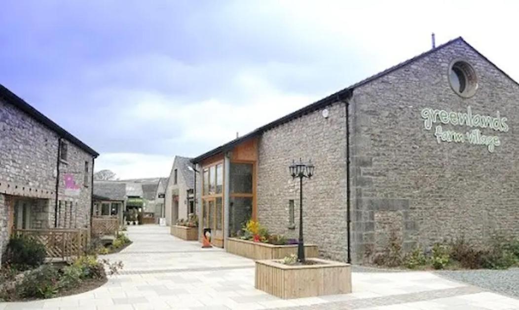 4 Bed Luxury Lodge With Hot Tub Near Lake District Warton ภายนอก รูปภาพ