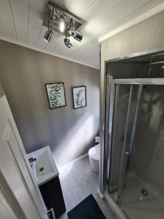 4 Bed Luxury Lodge With Hot Tub Near Lake District Warton ภายนอก รูปภาพ
