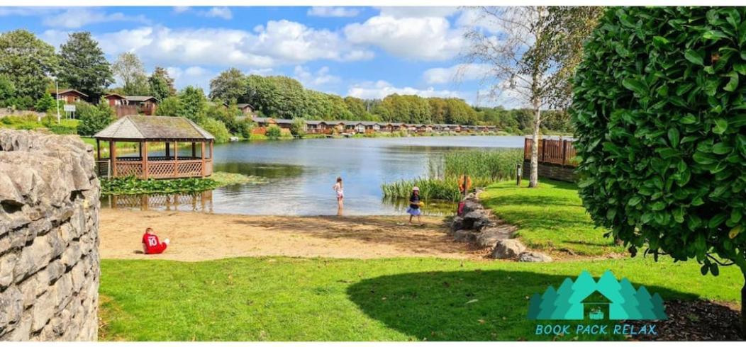 4 Bed Luxury Lodge With Hot Tub Near Lake District Warton ภายนอก รูปภาพ