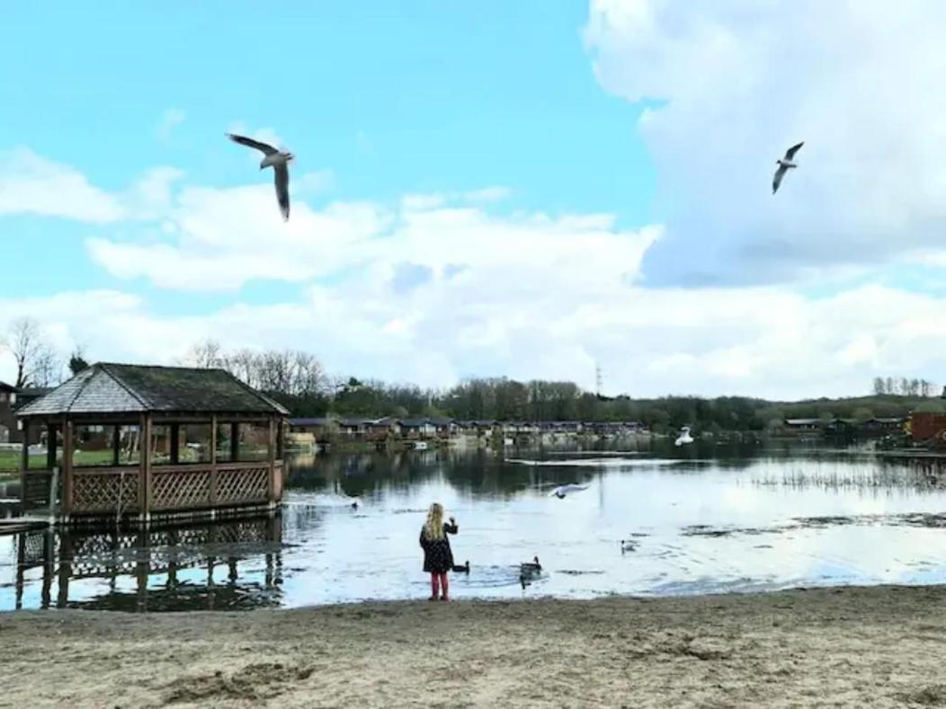 4 Bed Luxury Lodge With Hot Tub Near Lake District Warton ภายนอก รูปภาพ