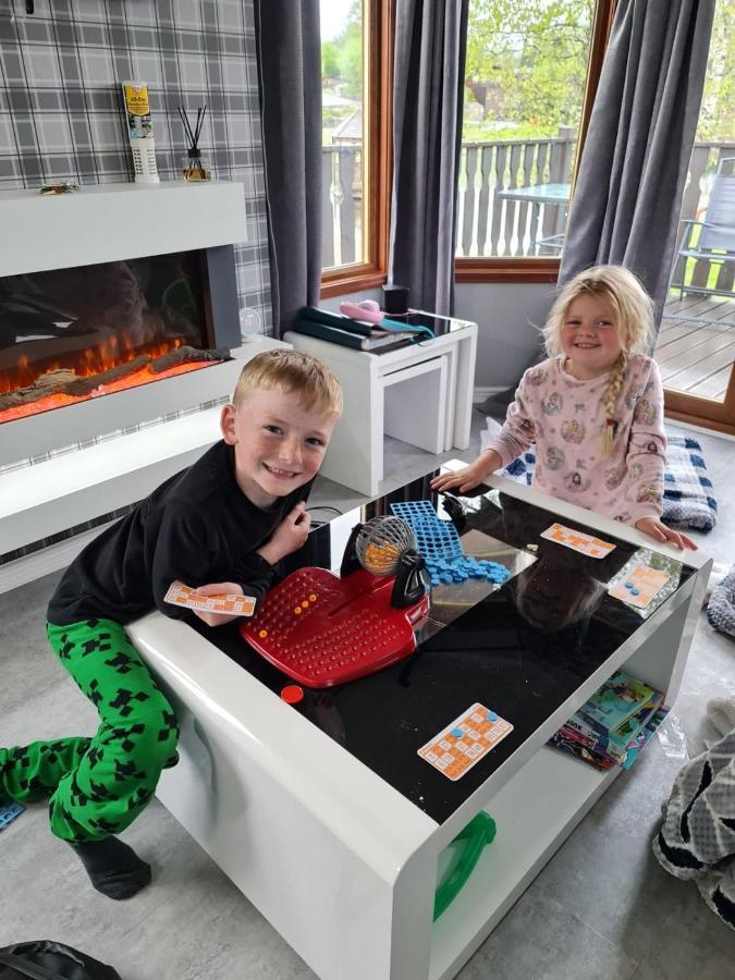 4 Bed Luxury Lodge With Hot Tub Near Lake District Warton ภายนอก รูปภาพ