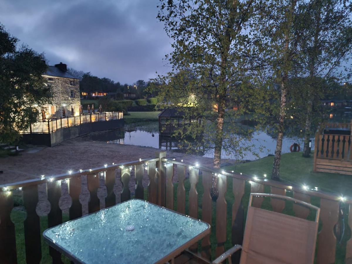 4 Bed Luxury Lodge With Hot Tub Near Lake District Warton ภายนอก รูปภาพ