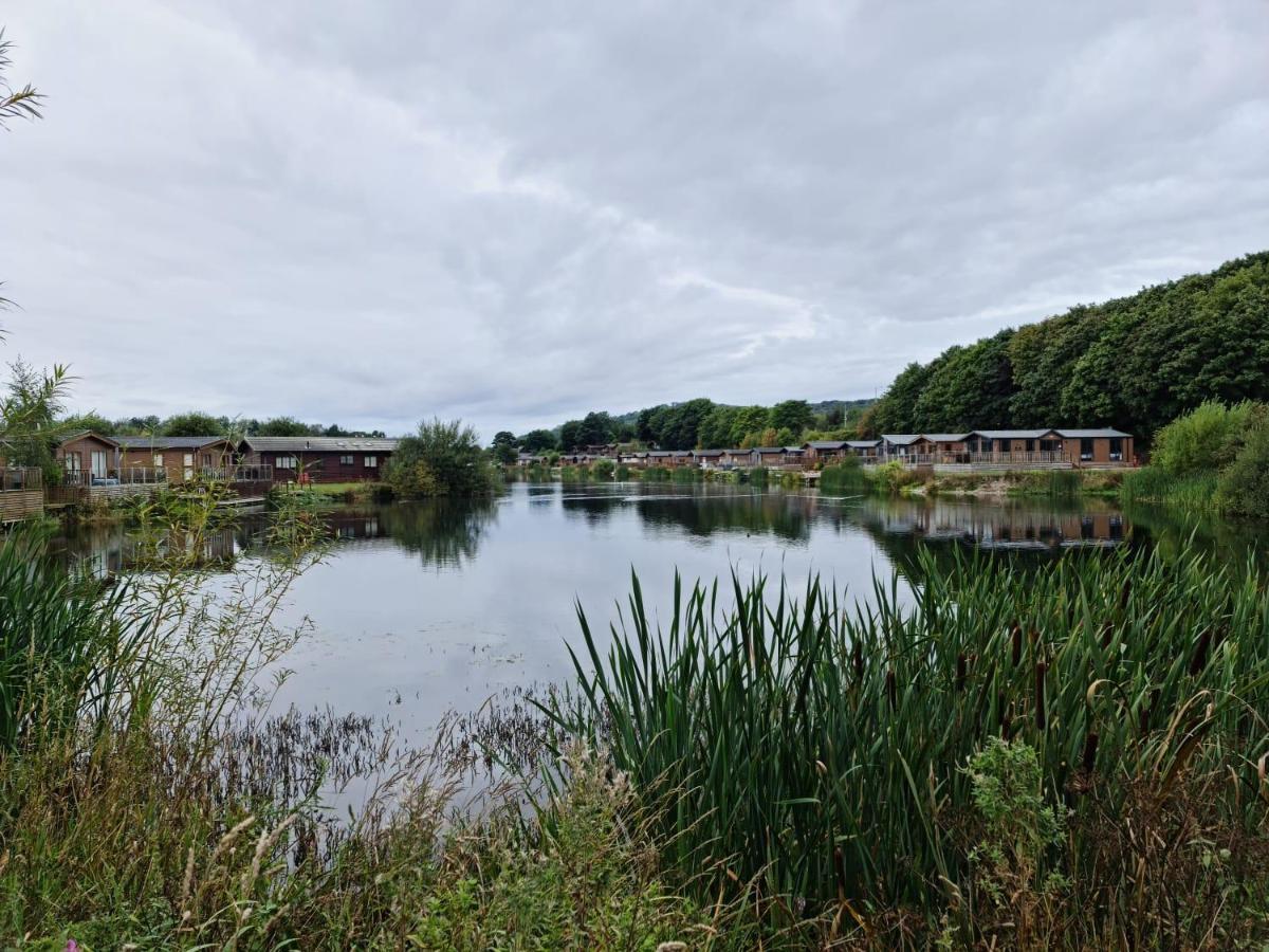 4 Bed Luxury Lodge With Hot Tub Near Lake District Warton ภายนอก รูปภาพ