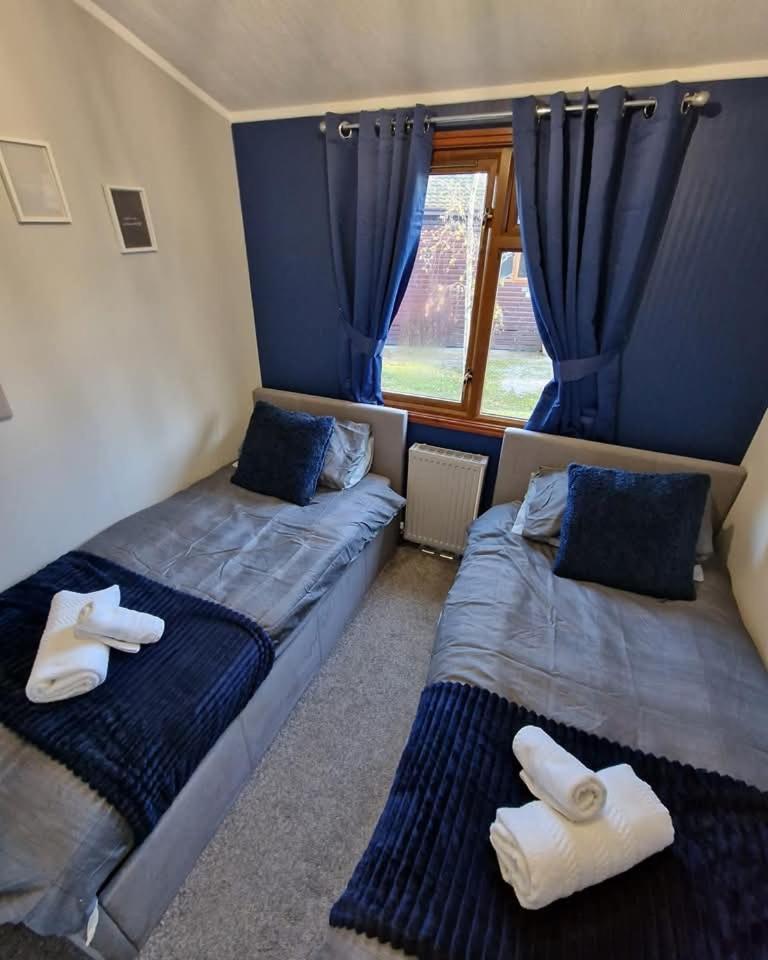 4 Bed Luxury Lodge With Hot Tub Near Lake District Warton ภายนอก รูปภาพ